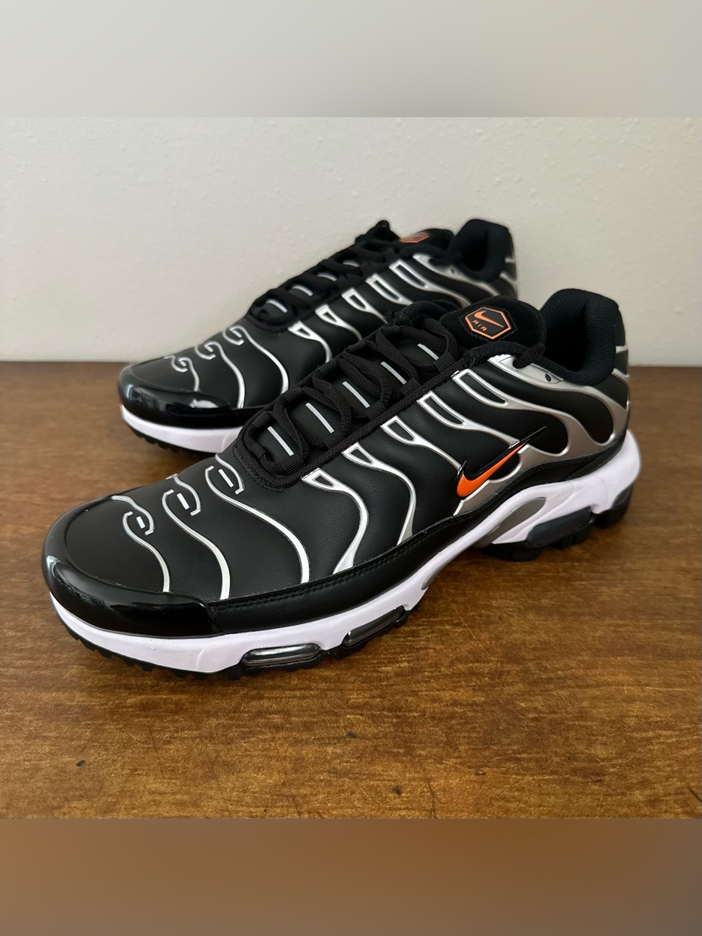 Men's Nike Air Max Plus Golf Black Metallic Spikeless Shoe FZ4150-002 Size 10.5